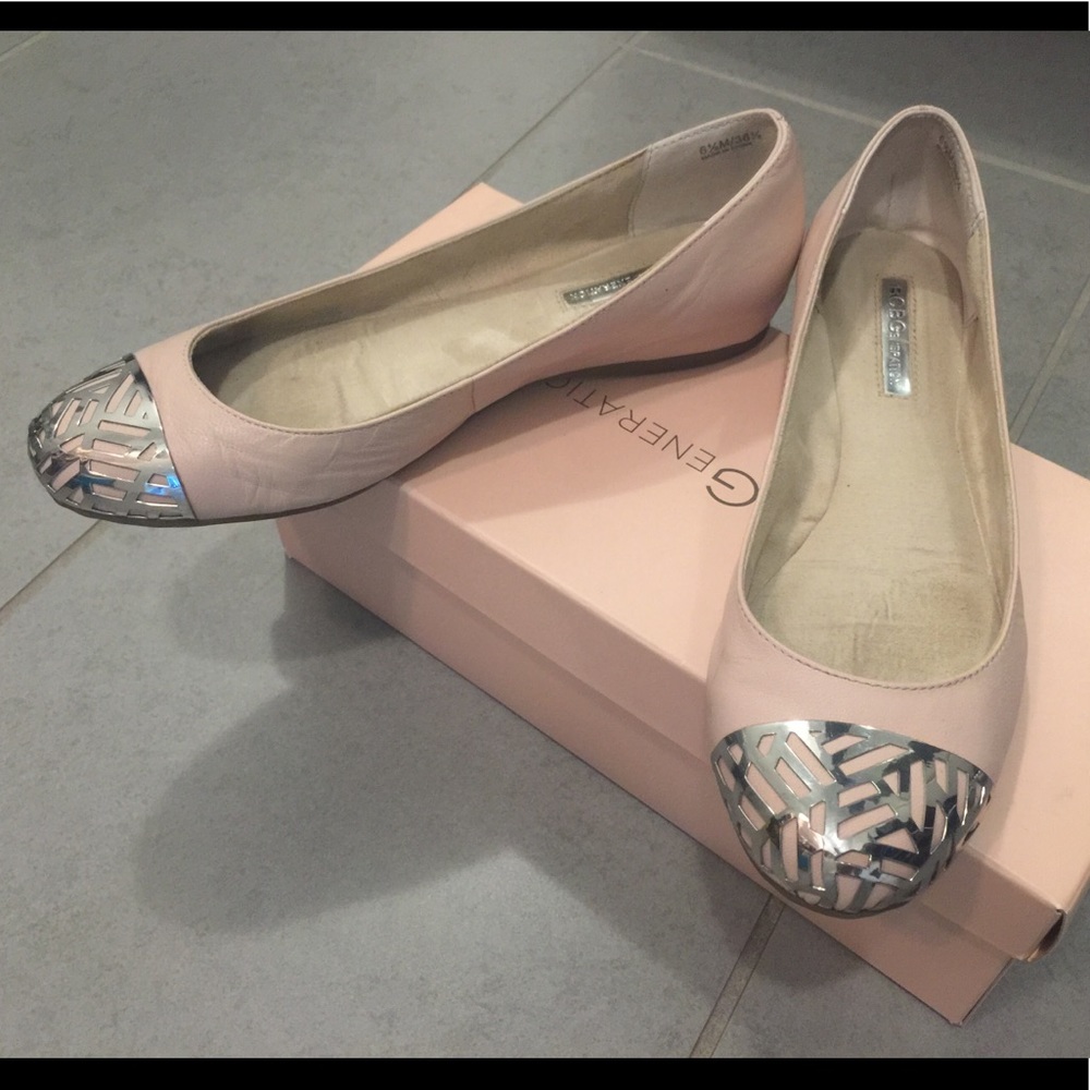 BCBG Generation ballet flats